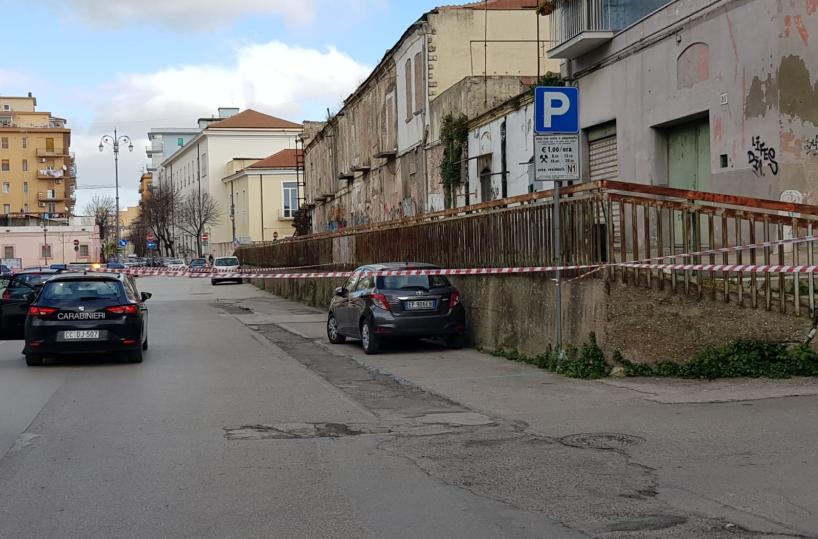 Paura a Foggia. bomba abbandonata in via Aldo Moro: passante allerta cc: «Fate presto»