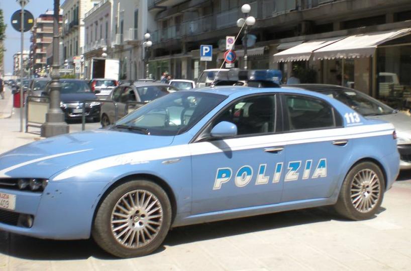 Bari, picchiarono un uomo e gli rubarono l'auto: due arresti