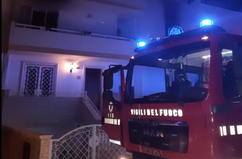 Racale, la coperta elettrica prende fuoco: distrutto un appartamento