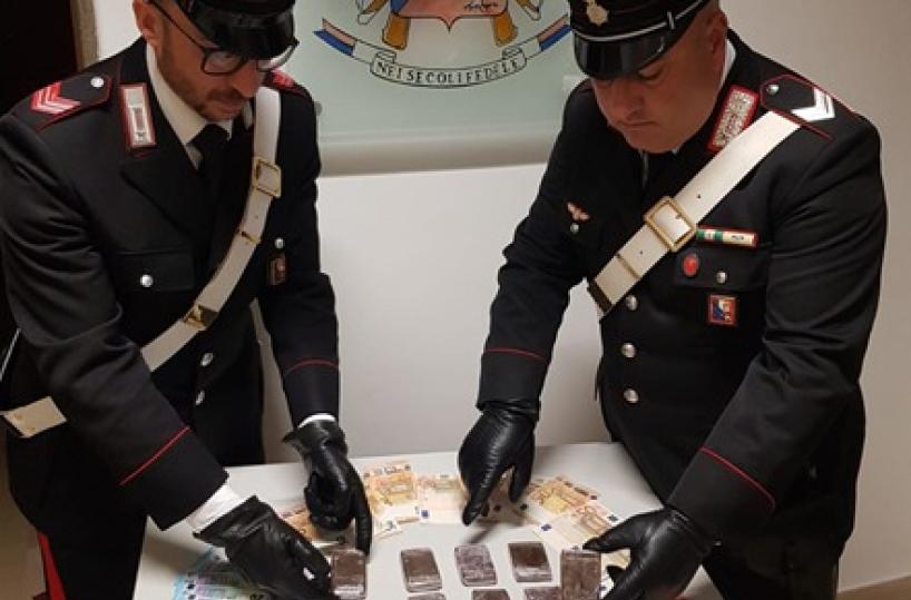 Polignano, casa allestita come centrale di spaccio: in manette due coniugi 