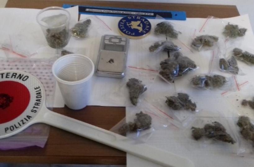 Vieste, 400 dosi di marijuana in casa: e rubava anche energia elettrica