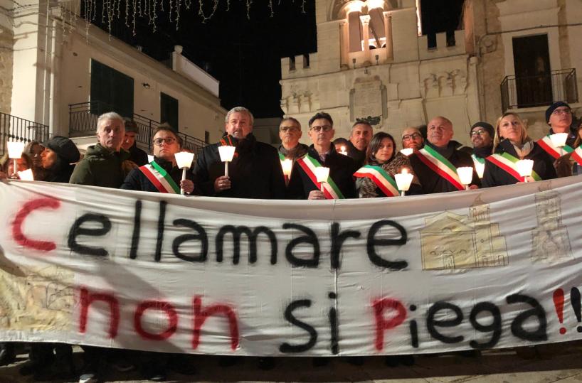 Cellamare scende in piazza in favore della legalità: fiaccolata con Emiliano