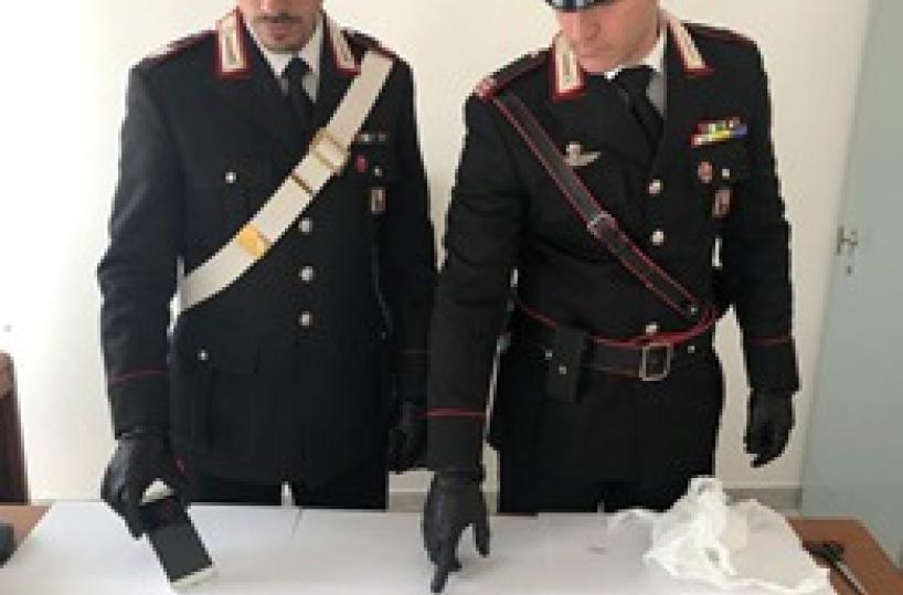 Castellana, spaccia cocaina a domicilio: in manette pusher 43enne