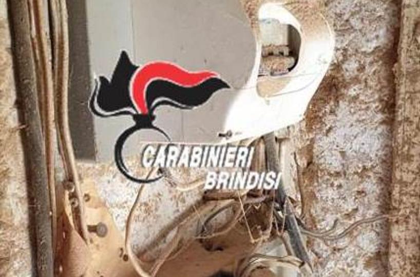 Mesagne, villa con piscina e carrozzerie allacciate abusivamente a rete elettrica: 3 indagati