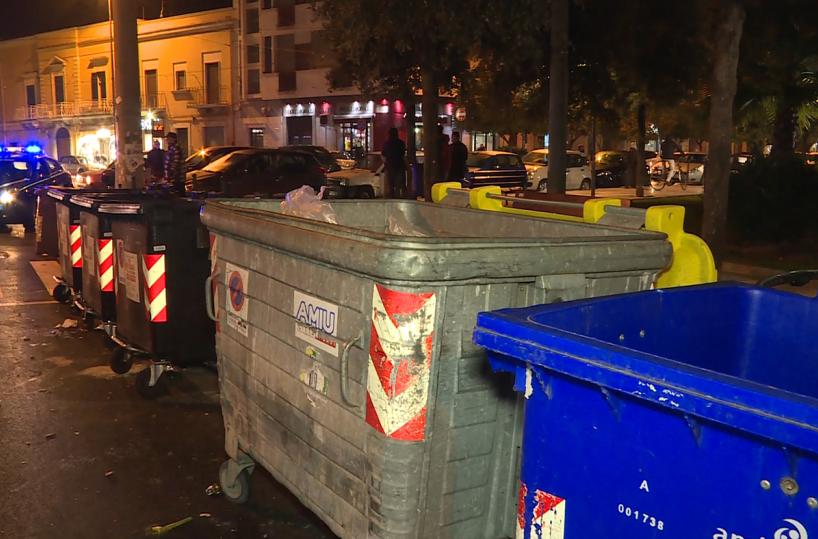 Picchiano 20enne seguendolo sul bus per rubargli cellulare, individuati 3 minorenni