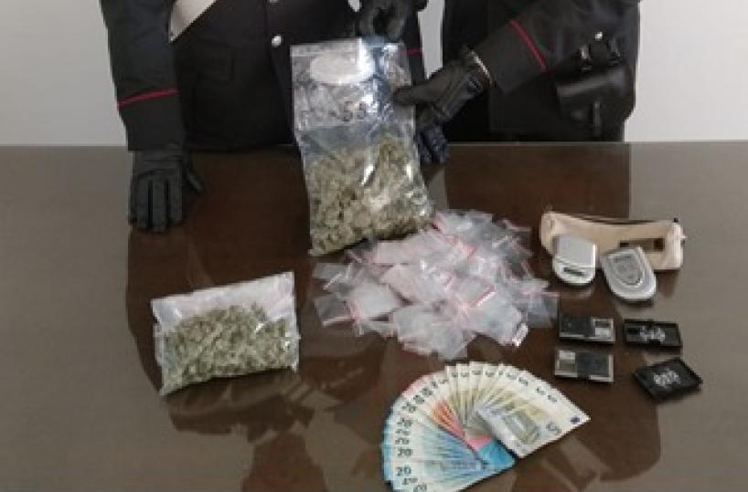 Altamura, pusher 20enne riforniva la movida di marijuana: arrestato