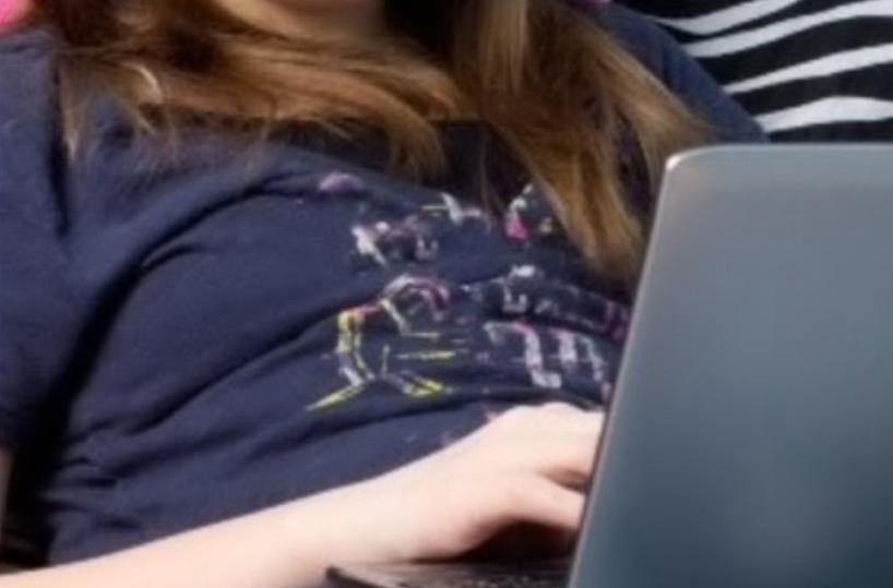 Costringeva ragazzine a inviargli foto osé su Facebook: salentino arrestato a Palermo