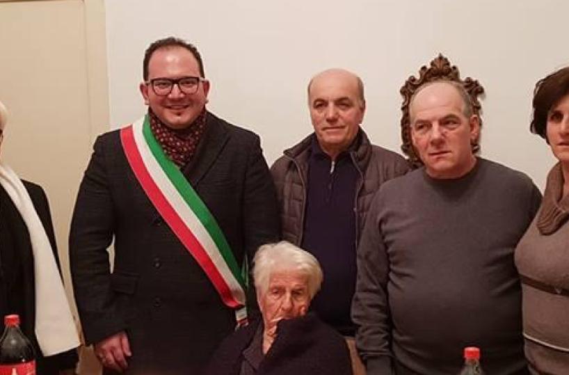 Nonna Maria spegne 105 candeline: la festa a San Michele Salentino