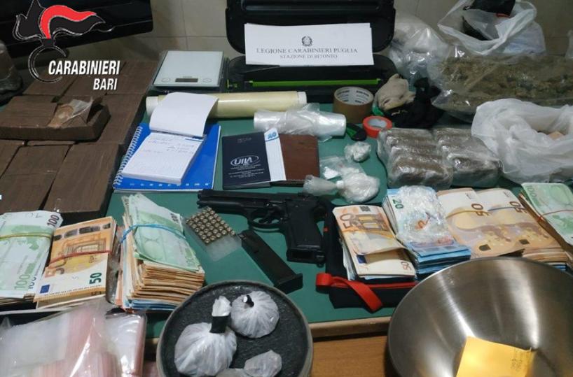 Noicattaro, pusher in trasferta per acquistare droga: 4 arresti, sequestrati 13kg di sostanze