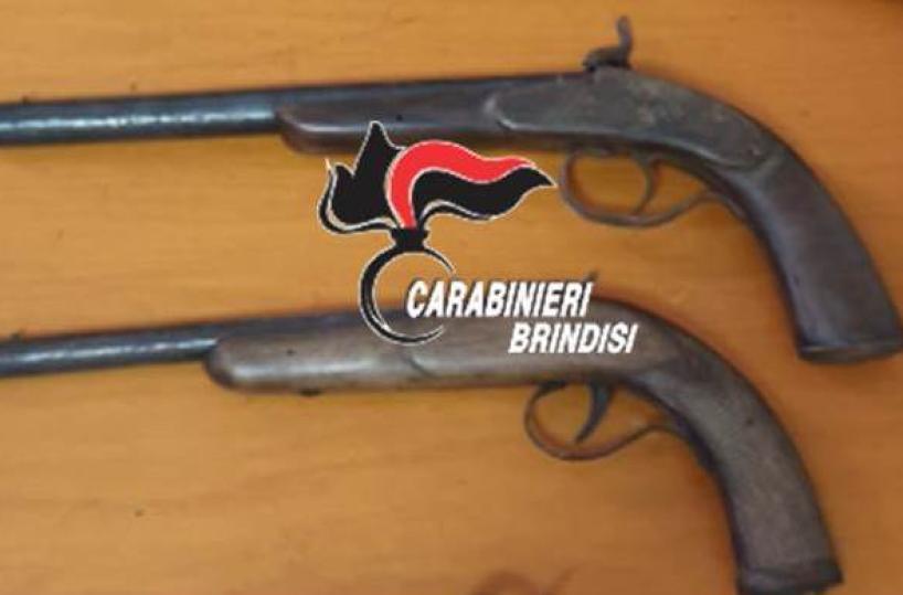 Ceglie Messapica, in casa pistole, gioielli, quadri e 5mila euro: arrestato