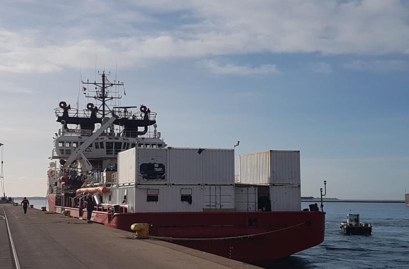 Taranto, sbarcate 403 persone dalla «Ocean Viking»