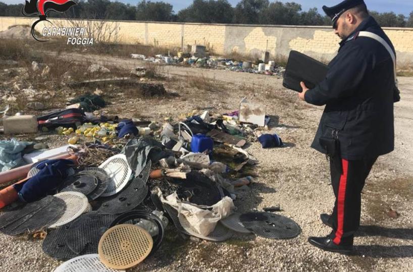 Trinitapoli, cc scoprono discarica abusiva con pneumatici, frigoriferi, materiale edile