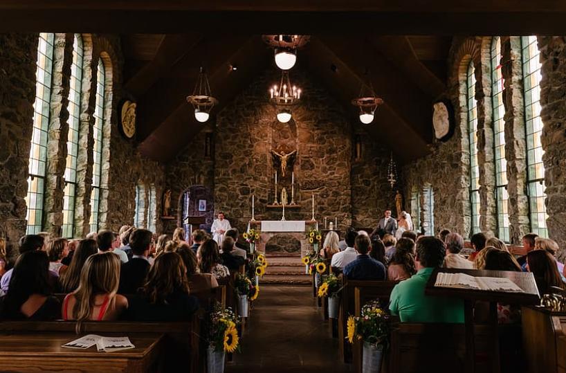 Foggia, urla in chiesa: &laquo;Mia moglie &egrave; una peccatrice. No alla comunione&raquo;