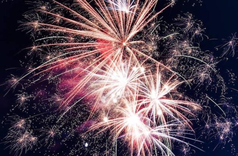 Bari, festeggiano il 15esimo compleanno del figlio a Largo Giannella con botti abusivi
