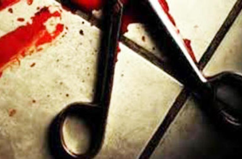 Apricena, tenta di uccidere i familiari con un paio di forbici e poi aggredisce un cc: arrestato 