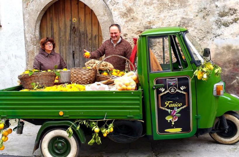 TRADIZIONE - La pittoresca esposizione  di prodotti garganici