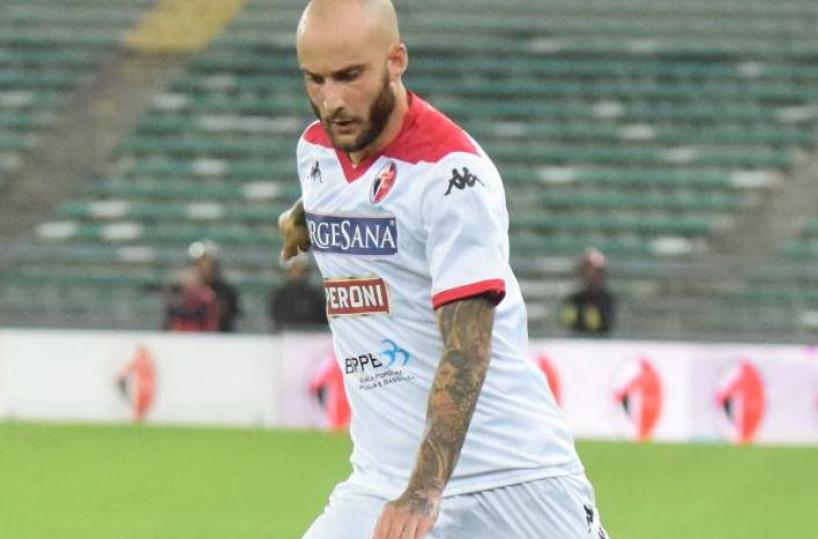 Bari calcio, il terzino Costa:«Se amate la squadra, domenica tutti allo stadio» 