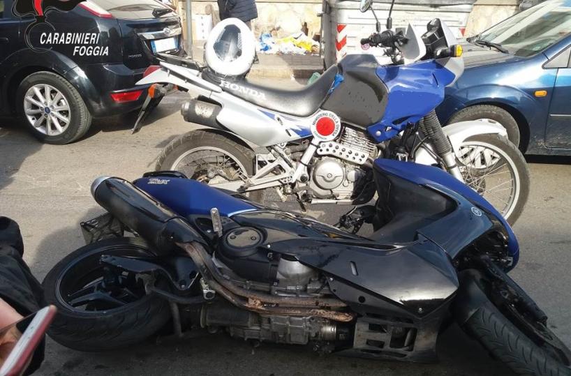 Cerignola, non si ferma all'alt dei cc e scaglia loro addosso la moto: arrestato