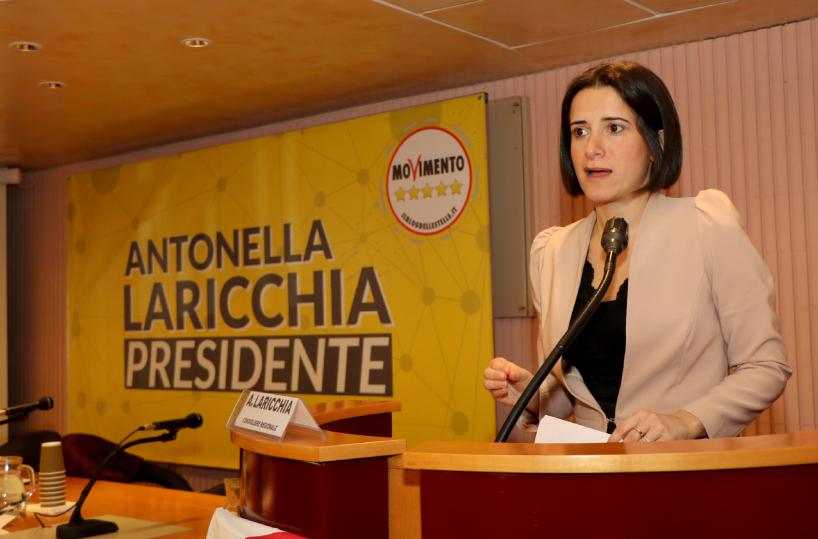 Puglia, il Pd corteggia ancora i 5S. La risposta: «Noi da soli» Astorre: uniamoci. Dell’Olio: «Laricchia è il cambiamento»