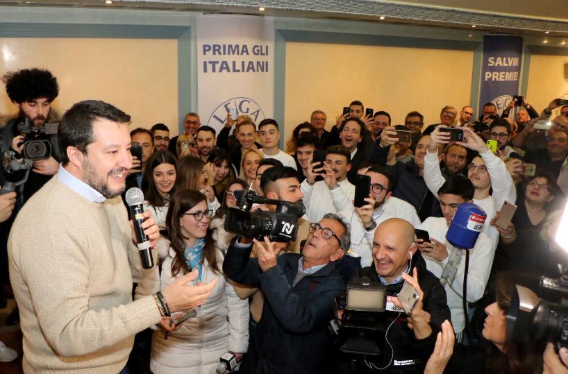 Salvini arriva in Puglia: «Parlerò di lavoro, infrastrutture e Xylella»