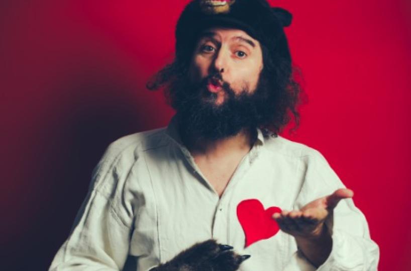 Il «Bestiario d'amore» di Vinicio Capossela per tre tappe in Puglia con l'orchestra della Magna Grecia