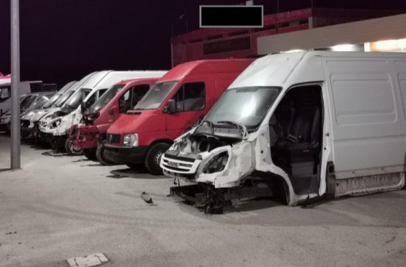 Cerignola, ex mobilificio era diventato centrale riciclaggio mezzi rubati: 43enne denunciato