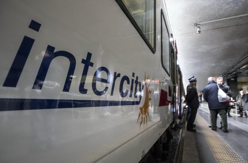 Bari-Napoli in 3 ore e mezzo: dal 28 marzo il treno diretto