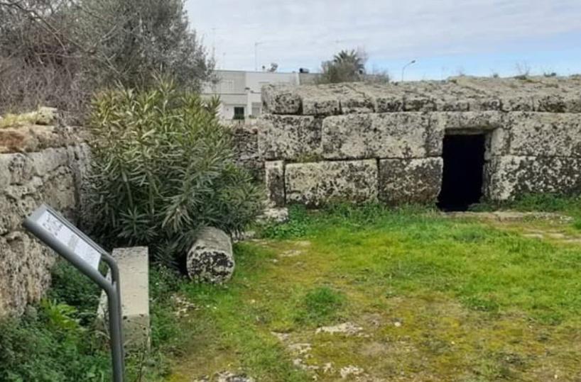 Patù, in vendita monumento nazionale: scoppia il caso «Centopietre»