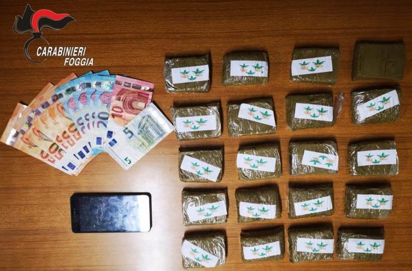 In auto con 2kg di hashish da portare a Vieste: arrestato 48enne
