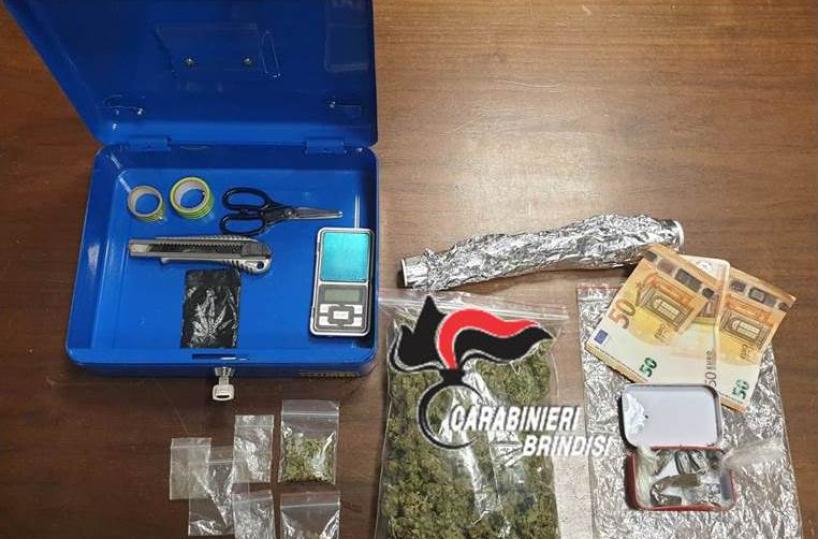 Mesagne, in casa marijuana e hashish: due arresti
