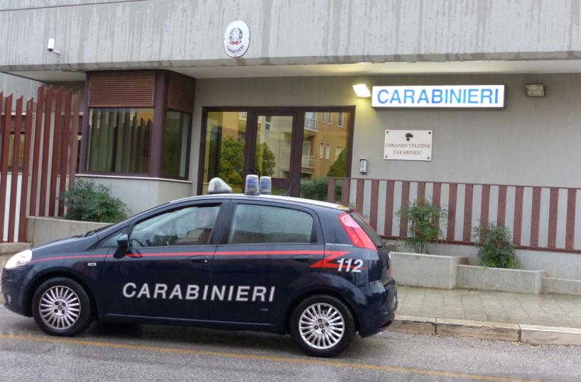 Putignano, rubano in supermercato: beccati dai cc tentano di corromperli con 100 euro