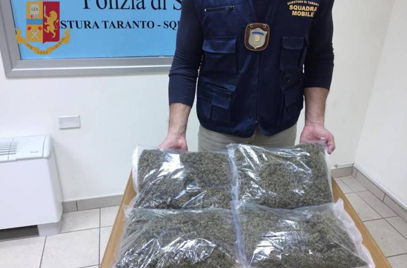 Taranto, fermati con due chili di marijuana: due arresti in stazione