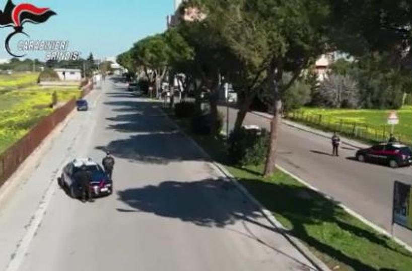 Brindisi, ai domiciliari dopo operazione contro la Scu era a spasso in piazza: di nuovo arrestato
