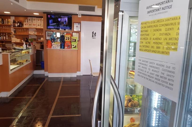 Coronavirus Bari, i bar si adeguano alle norme del decreto: tavolini a un metro di distanza