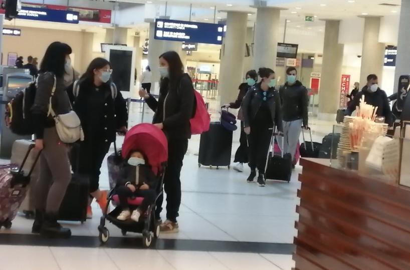 Coronavirus, le voci in aeroporto a Bari: «Nessuno ci controlla la temperatura»