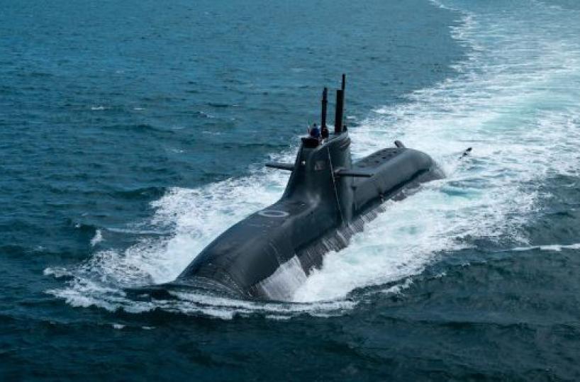 Gallipoli, il peschereccio sconfina e incrocia un sommergibile