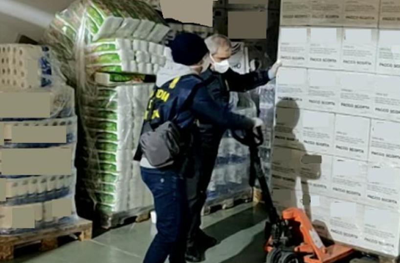 Truffe su mascherine, gel e guanti: sequestrati 35mila articoli sanitari tra Bari e Bat
