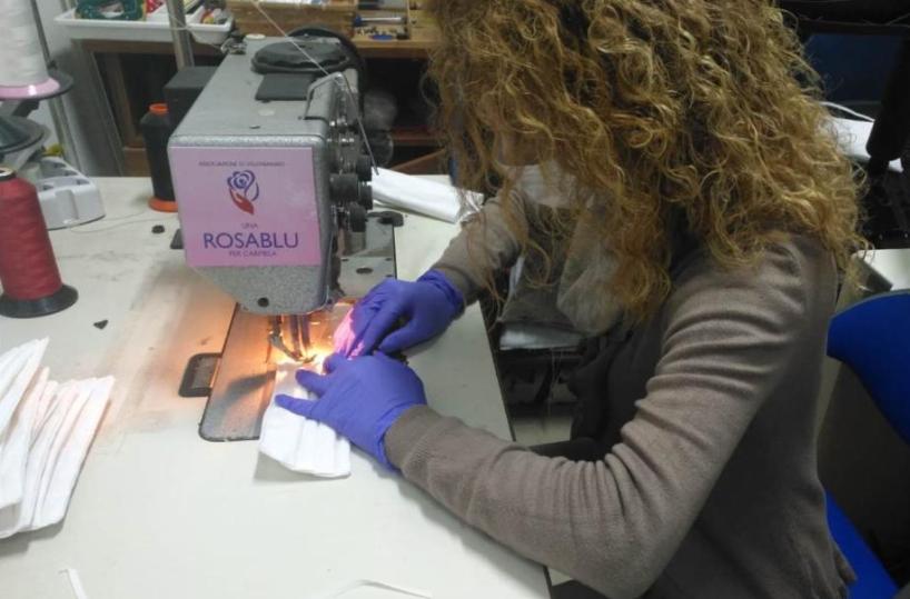 Coronavirus, sarte di Santeramo e Bitonto preparano mascherine in tessuto