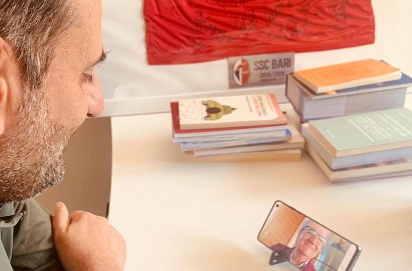 Coronavirus, gli auguri a distanza di Decaro: «Bisogna proteggere i nostri genitori specie se anziani»
