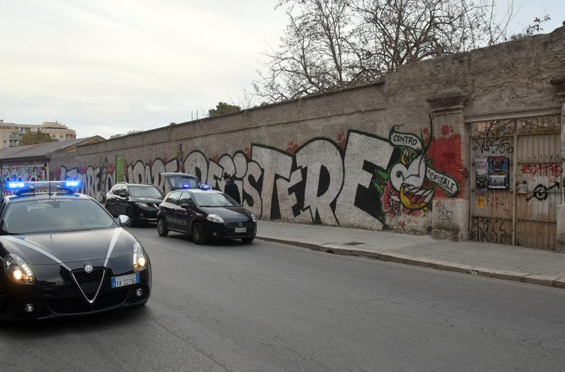 Bari, trovato un uomo morto nella ex Caserma Rossani: si tratta di un senzatetto 