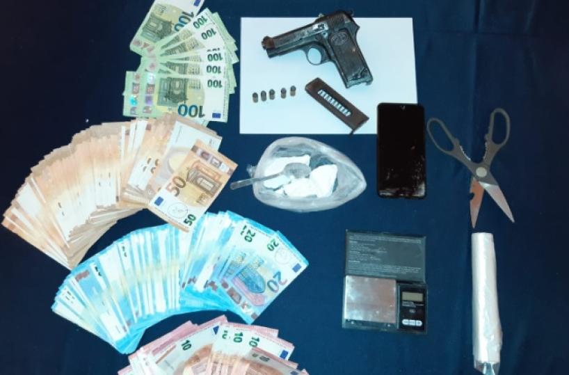 Lizzanello. market della cocaina in casa: sequestrata anche pistola
