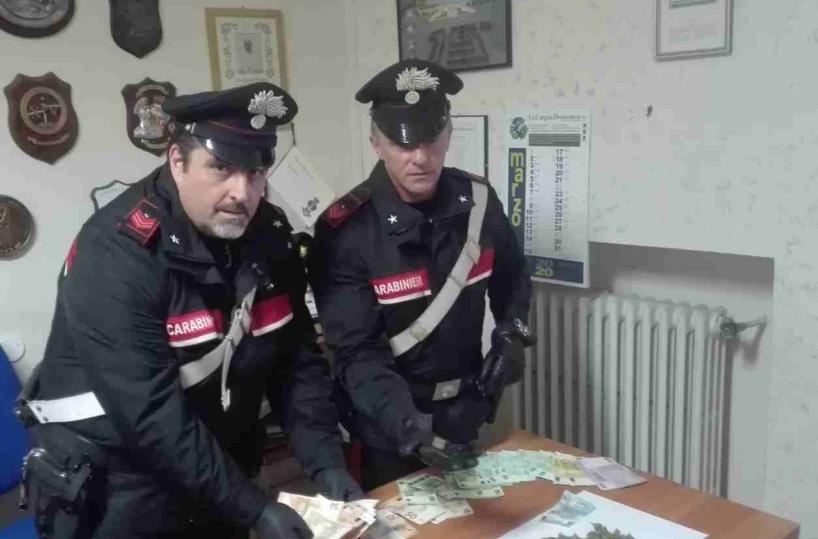 Pisticci, preso spacciatore: nascondeva droga nella bocchetta d'areazione dell'auto