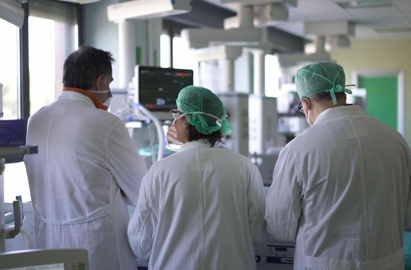 Puglia, contagi ospedalieri. «Termoscanner a chi entra». Asl Bari ai suoi: chi ha sintomi faccia triage