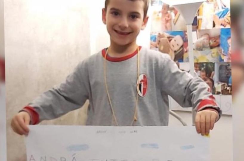 «Andrà tutto bene», piccolo tifoso sui canali social del Bari