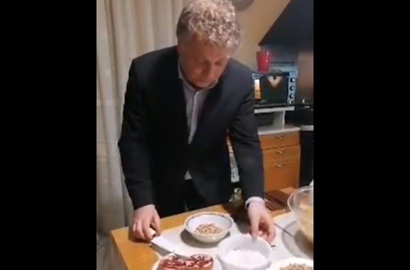 Lucera, sindaco star del web cucina in diretta per intrattenere i cittadini
