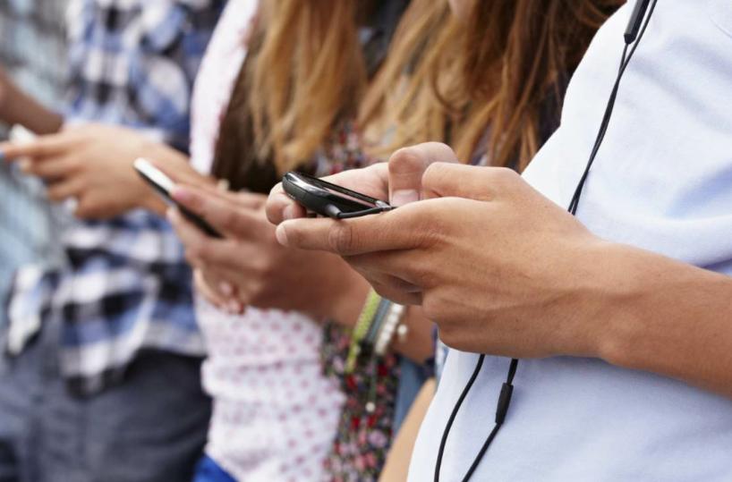 Genitori ricoverati per Covid-19, fratelli adolescenti restano soli: comune Bari si mobilita