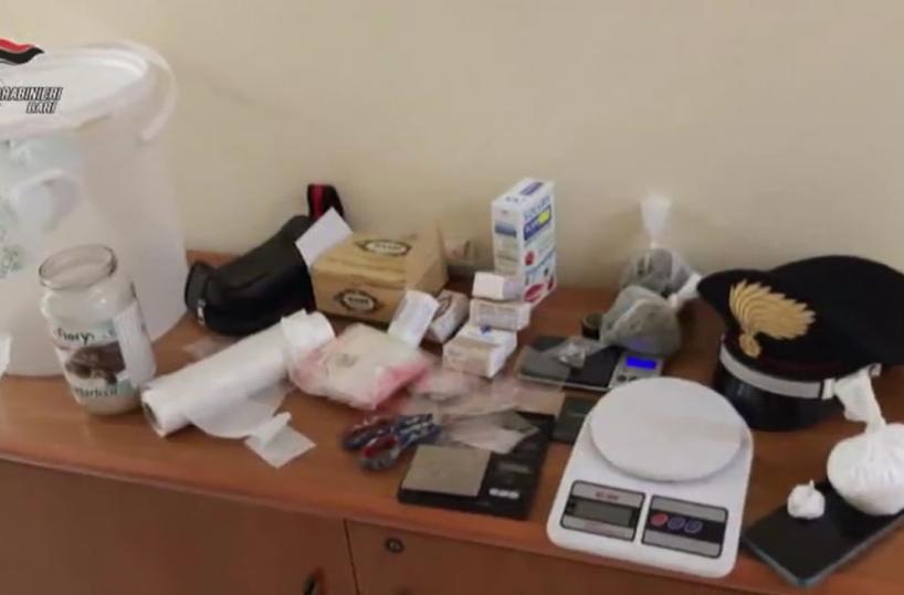 Molfetta, nascondeva marijuana e cocaina nel garage: arrestato