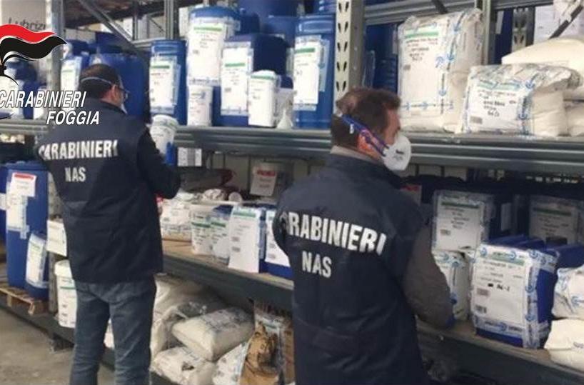 Foggia, sequestrate in farmacia 310 mascherine illegali 