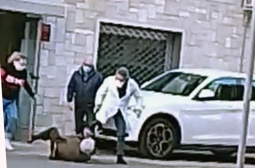 Calimera, «Io ho filmato il medico che picchiava l’anziano»