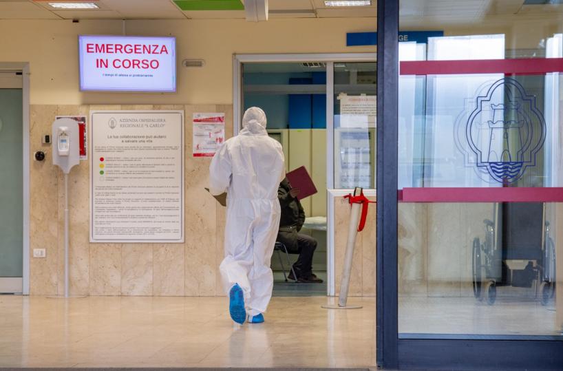 Potenza, muore 77enne al San Carlo per Covid: fu il primo potentino ricoverato
